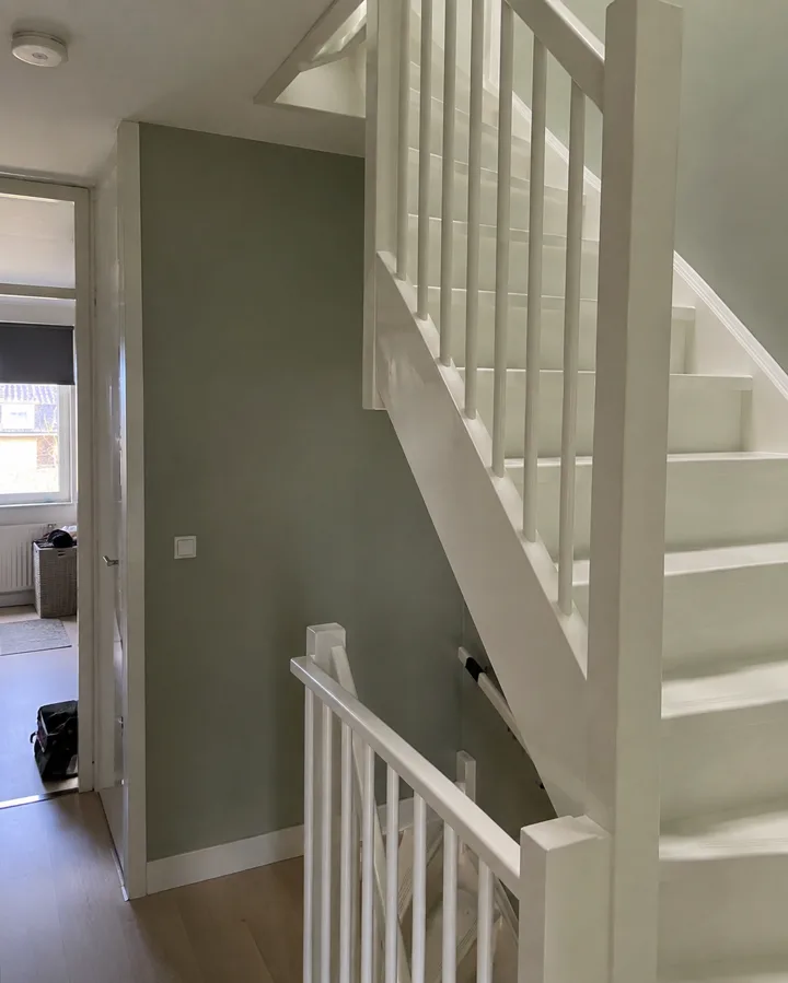 Geschilderde trap en wand