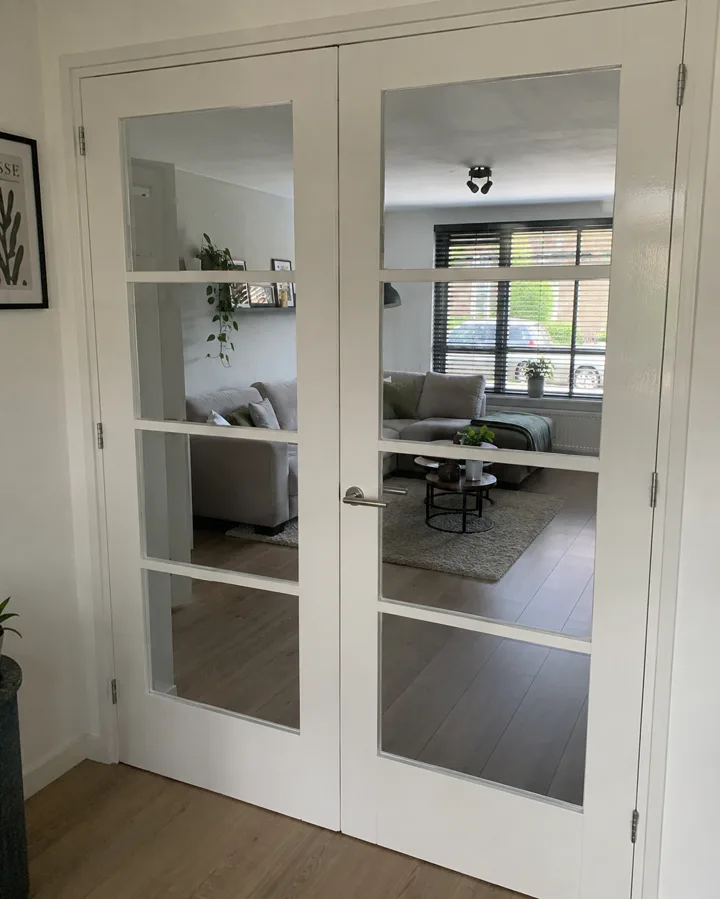 Wit gelakte binnendeuren met glas
